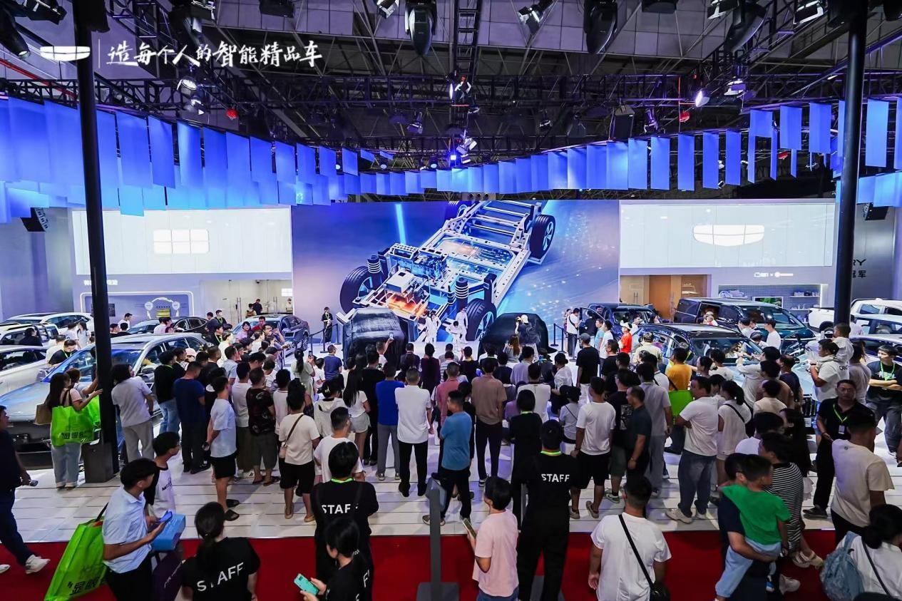 官方指导价9.87万元起！燃油豪华新标杆全新东方曜系列东莞上市